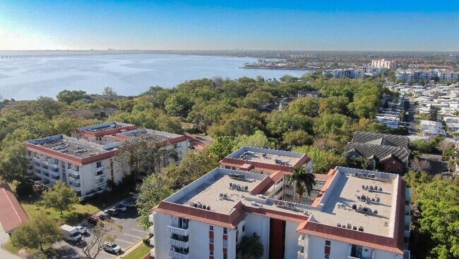 Building Photo - 2630 Pearce Dr