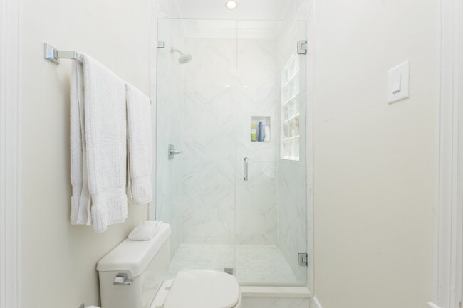 Building Photo - 151 Tradd St