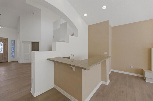 Building Photo - 8133 Horizon Lake Dr
