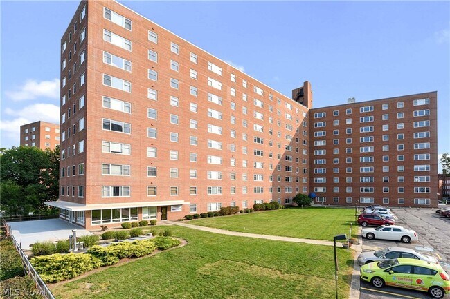 Building Photo - 11850 Edgewater Dr