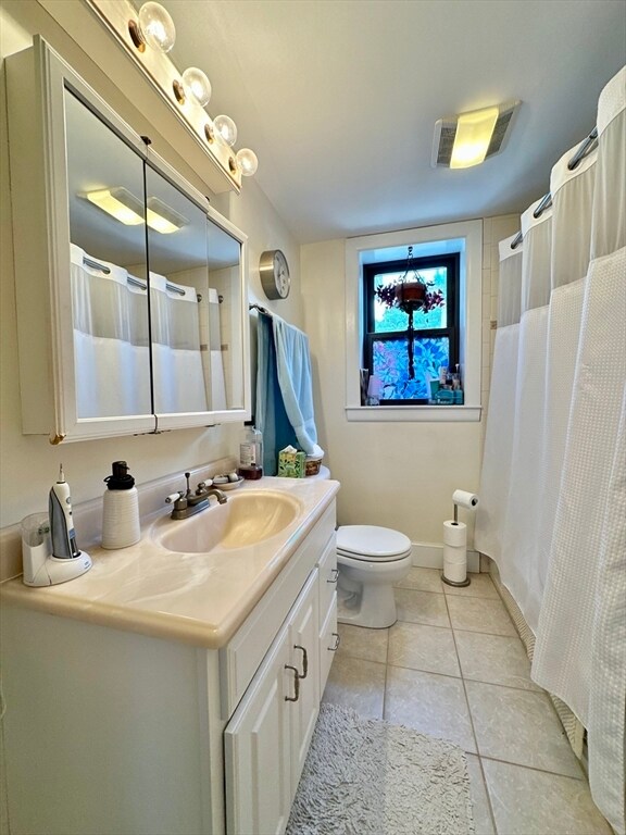 Building Photo - 512 Centre St