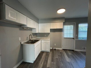 Building Photo - Now Leasing 2 bed 1 Bath Townhome North Columbus (Ambleside Commons)