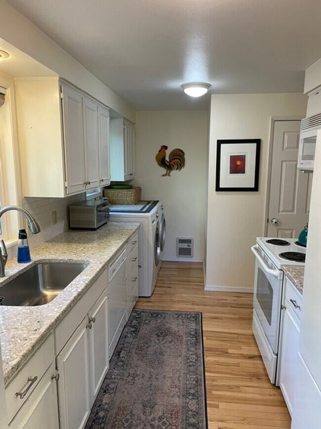 Building Photo - 2-Bedroom 1 1/2-Bathroom duplex