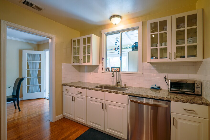 Building Photo - 610 Topaz St