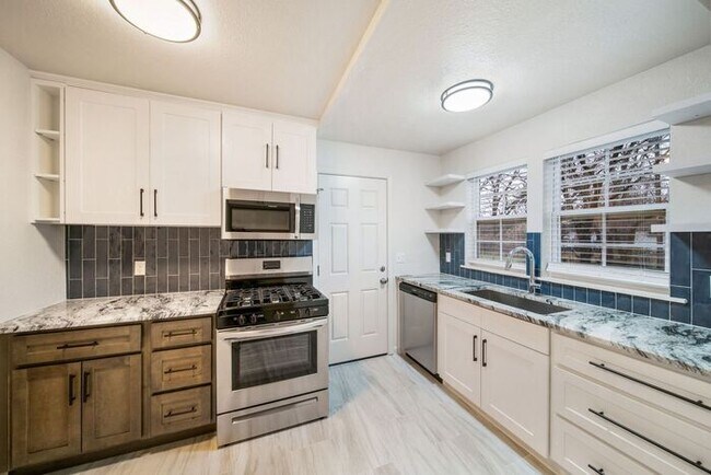 Building Photo - Move In SPECIAL! Beautifully Remodeled 2-B...