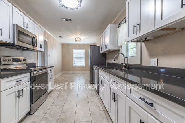 Building Photo - 2423 W Huisache Ave