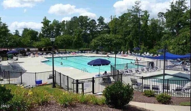 Building Photo - 7400 Lagrange Dr