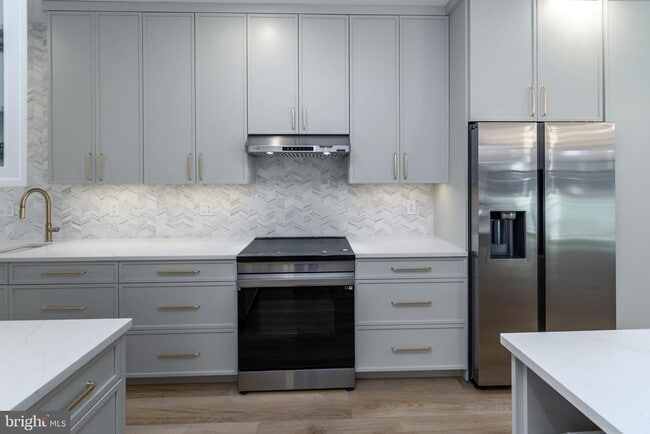 Building Photo - 17 Wilson St