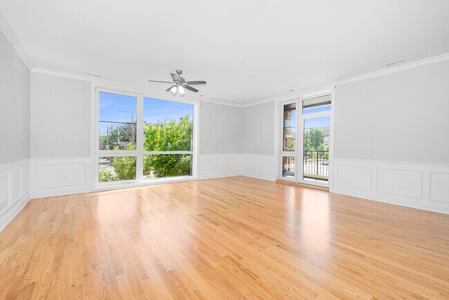 Building Photo - 520 N Western Ave