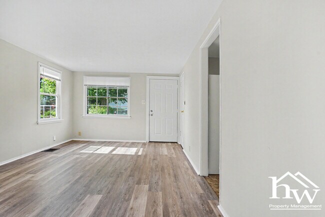 Building Photo - Cute Two Bedroom