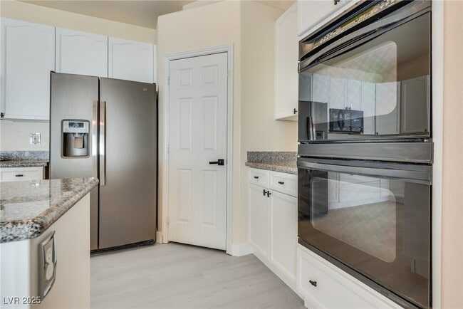 Building Photo - 1340 Rolling Sunset St