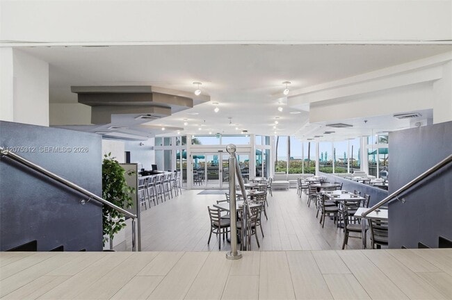 Building Photo - 16500 Collins Ave