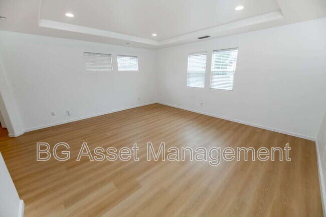 Building Photo - 128 Kingfisher St