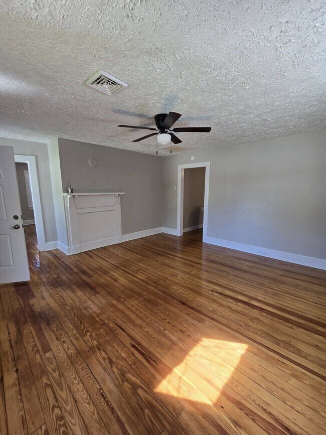 Building Photo - 880 Franklin Turnpike