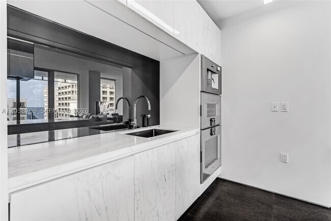 Building Photo - 120 Ocean 700