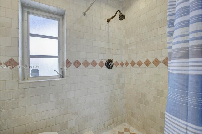 Building Photo - 616 SW 11th Ct