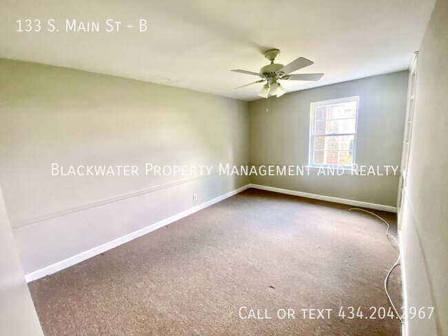 Building Photo - 133 S Main St