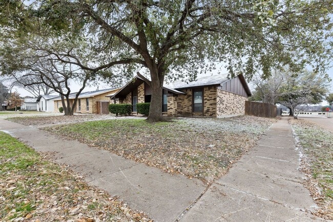Building Photo - For Rent Newly Remodeled 3 Bed / 2 Bath Home