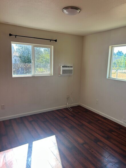 Building Photo - 5722 Lindhurst Ave