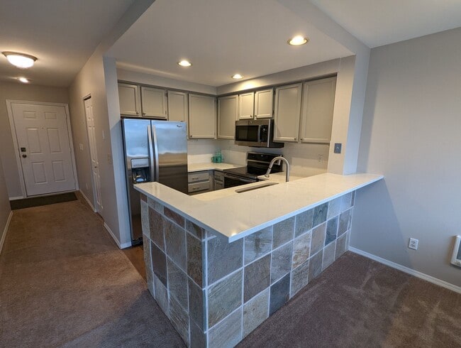 Building Photo - Wallingford Condo