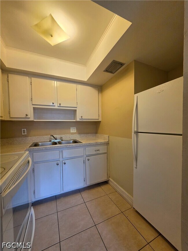 Building Photo - 1830 Maravilla Ave