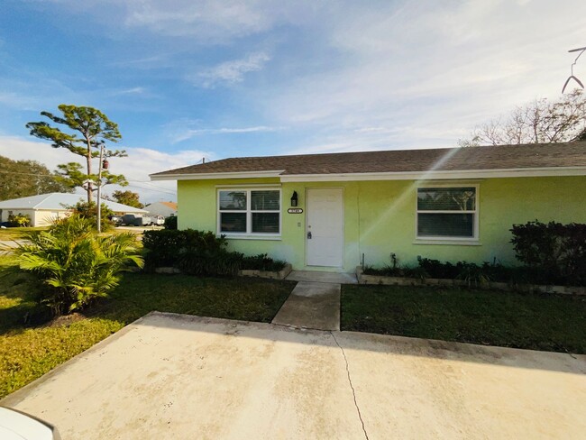 Primary Photo - Manatee Creek Duplex 2/1