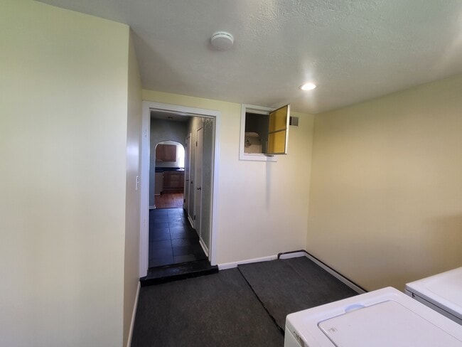 Building Photo - 2329 Berg St