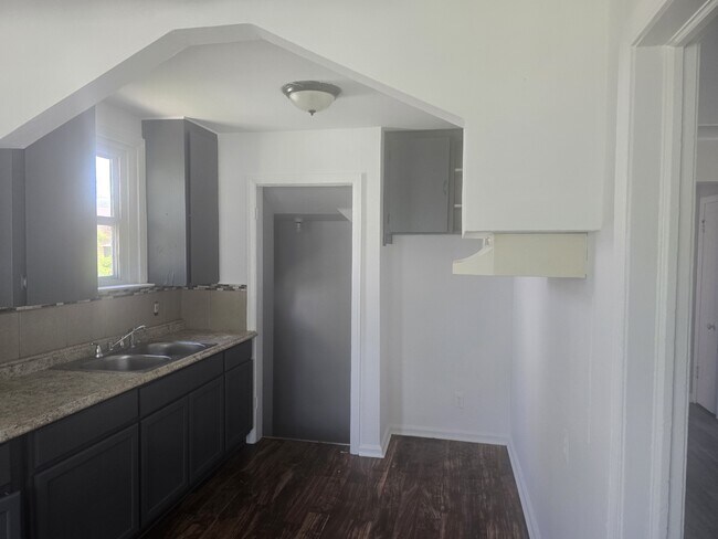 Building Photo - 20196 Gallagher St