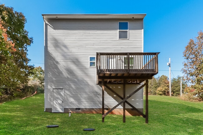 Building Photo - 134 Mountain Crest Dr