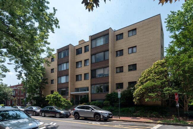 Building Photo - 305 C St NE