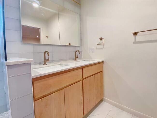 Building Photo - 8303 Alabama Dr