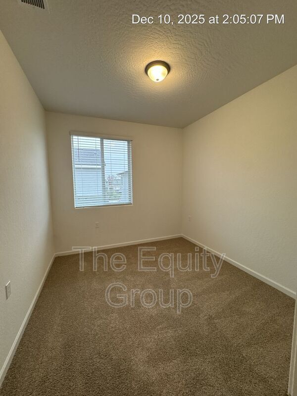 Building Photo - 1335 W Sedona Ave