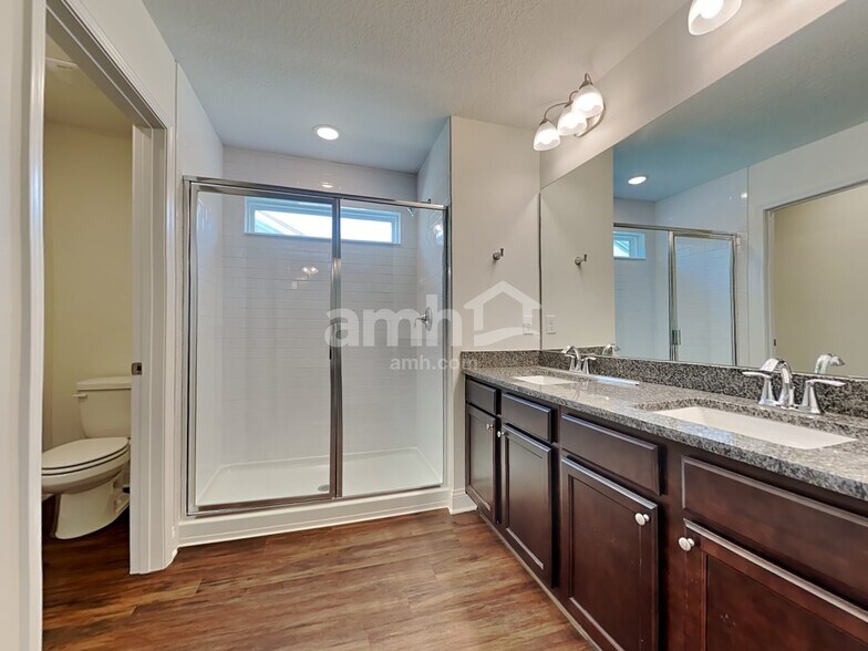 Building Photo - 371 Banyan Frst Dr
