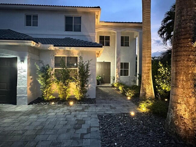 Building Photo - 1063 Sunflower Cir