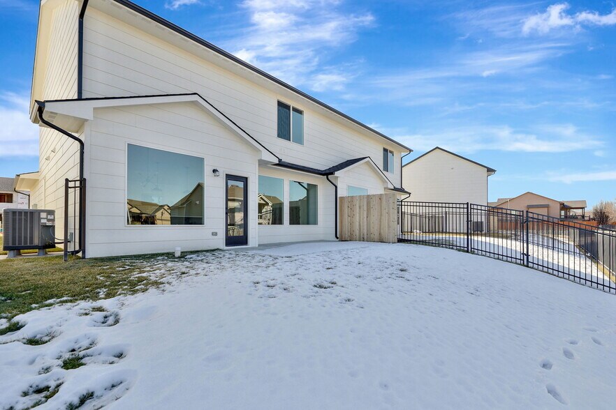 Building Photo - 2265 N 159th Ct E