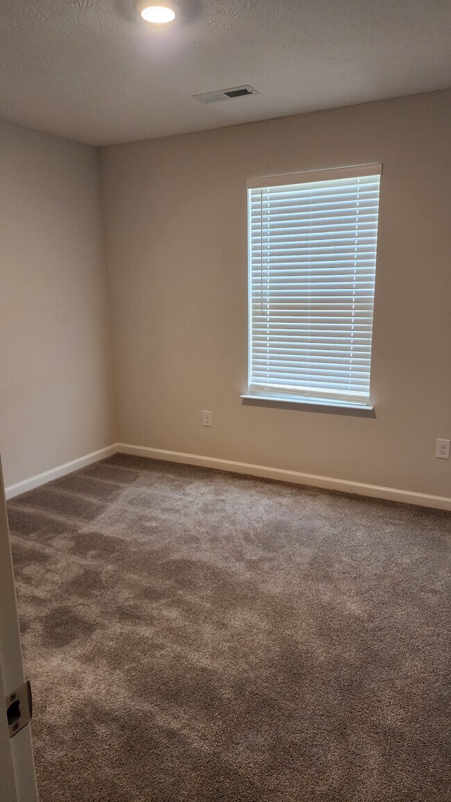 Building Photo - 61 Snapdragon Dr