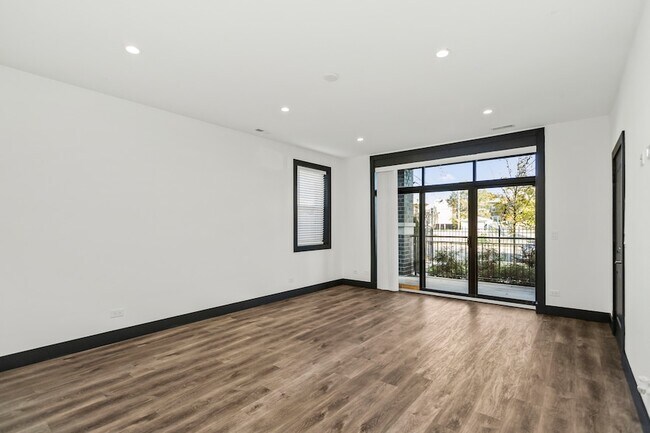 Building Photo - 6422 S Drexel Ave