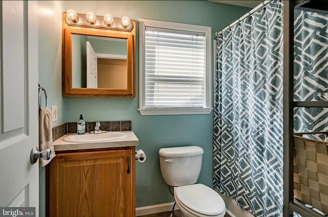 Bathroom - 122 Belvedere Ave
