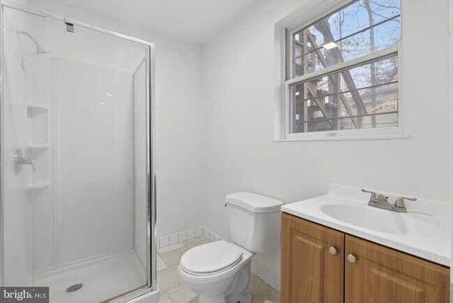 Building Photo - 4904 Hollywood Rd