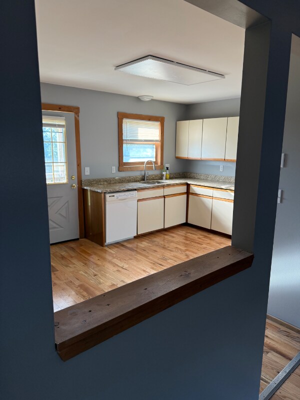 Building Photo - 1260 Loudon Rd