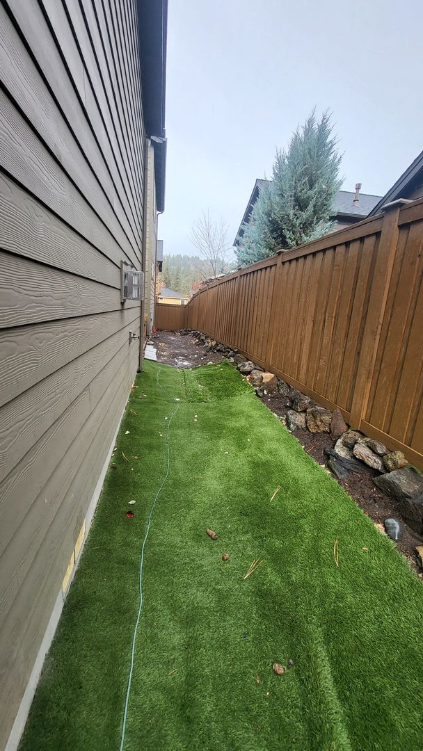 Building Photo - 3 Bed 2.5 bath plus bonus-Fenced-corner lo...