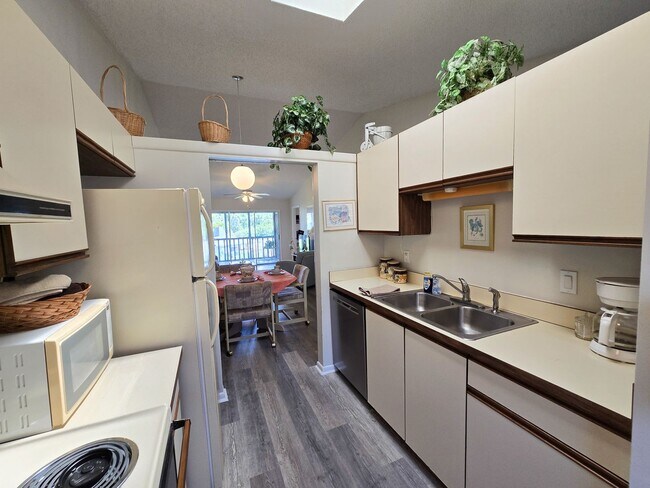 Building Photo - 2/2 Condo in Golf Lake Villas -North Fort ...