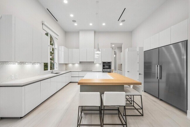 Building Photo - 3912 Island Estates Dr