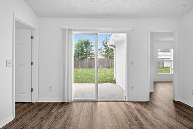 Building Photo - 15 Renmont Ct