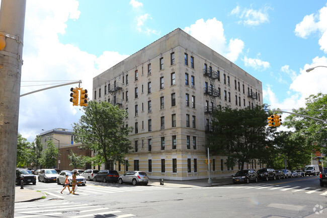 Primary Photo - 520 W 183rd St