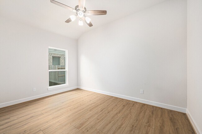 Building Photo - 3515 Lauriston Dr