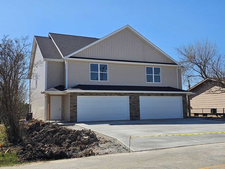 Building Photo - 624 Westwoods Rd