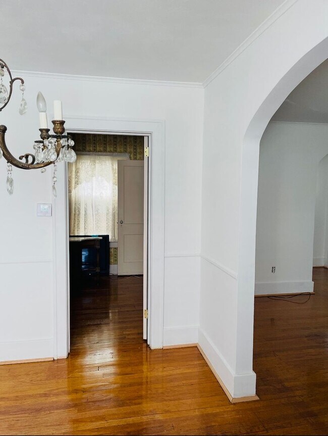 Building Photo - Single Family Home Available in Schenectady, NY!