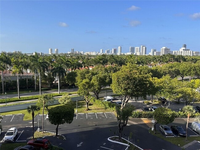 Building Photo - 20500 W Country Club Dr