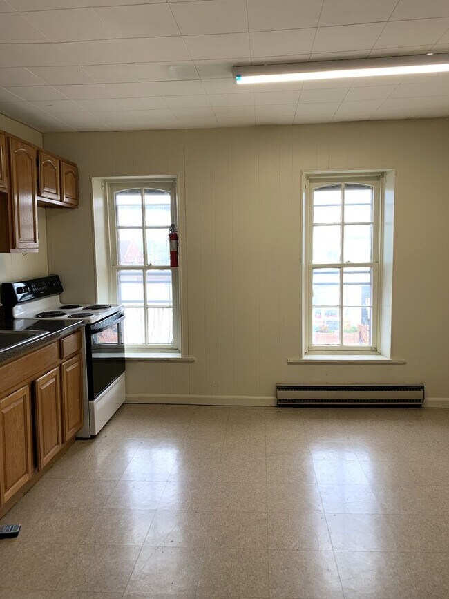 Building Photo - 212 E King St